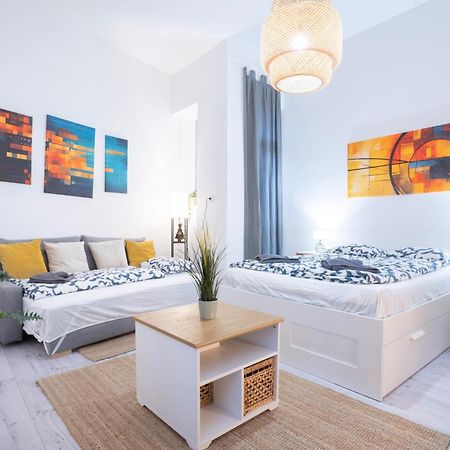 Studio In The Heart Of Party District Ka28 布达佩斯 外观 照片